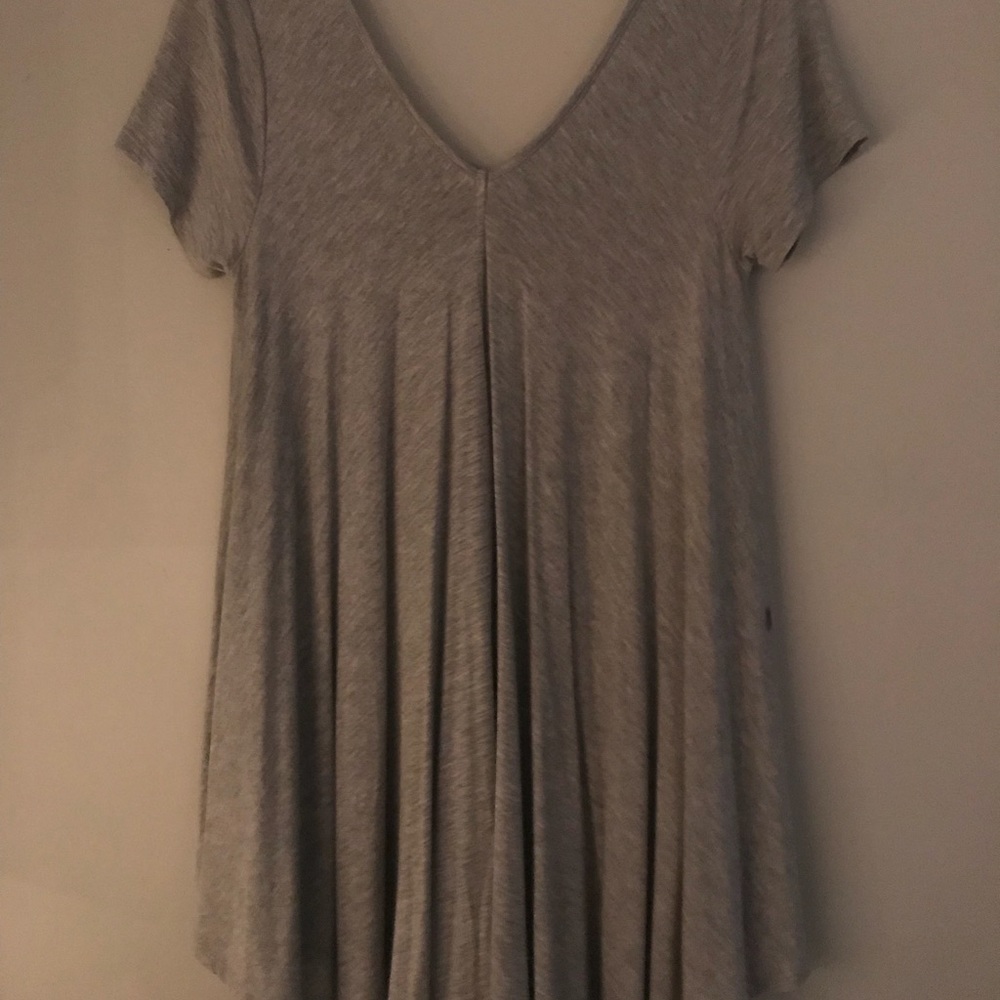 grey Anthropologie flowy tee